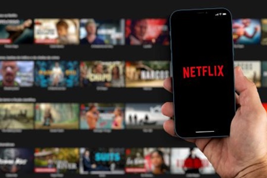 ¿Debería invertir en acciones de Netflix, que volvió a batir todos los récords en el cuarto trimestre de 2024?